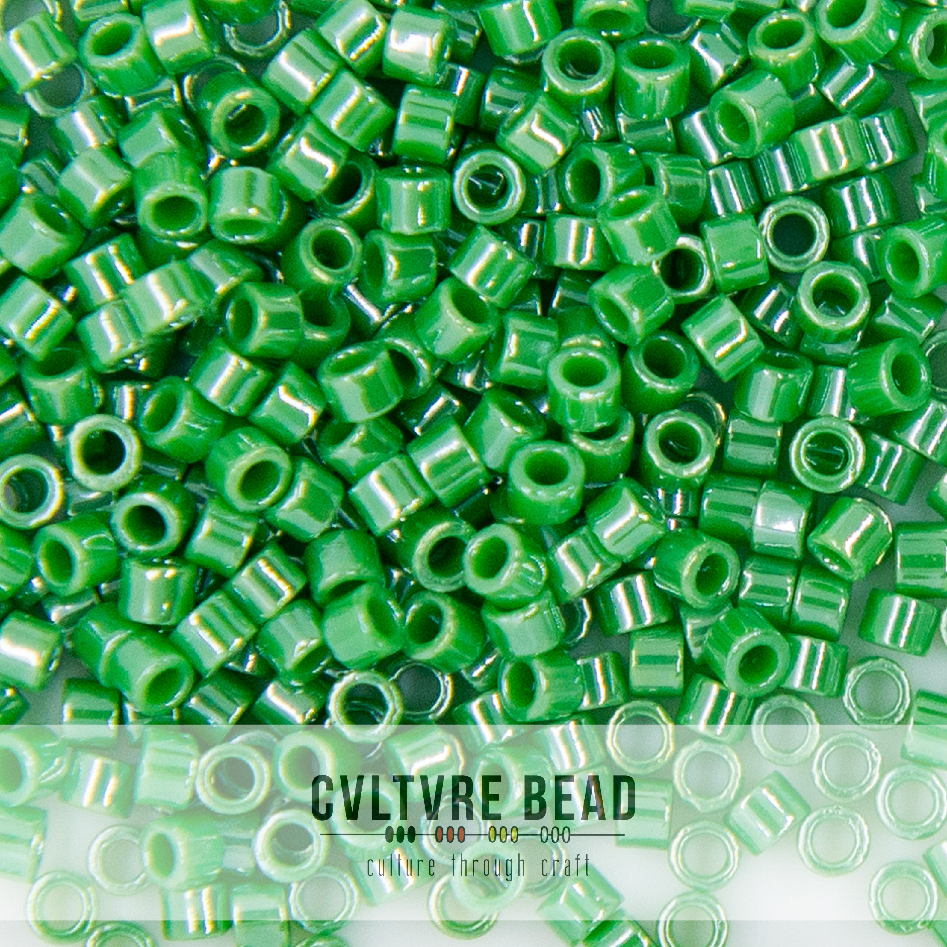 Toho Aiko 11/0 - 4g - Op. Shamrock Luster